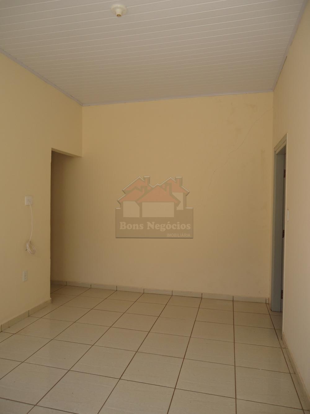 Alugar Casa / Padrão em Ribeirão Preto R$ 750,00 - Foto 3