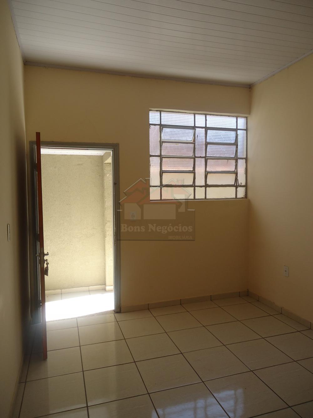 Alugar Casa / Padrão em Ribeirão Preto R$ 750,00 - Foto 4