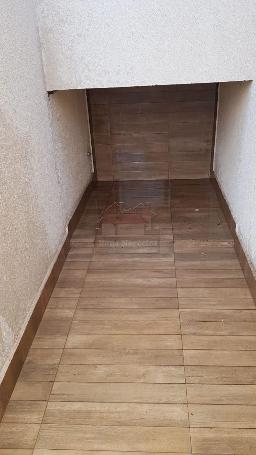 Alugar Casa / Padrão em Ribeirão Preto R$ 1.300,00 - Foto 4