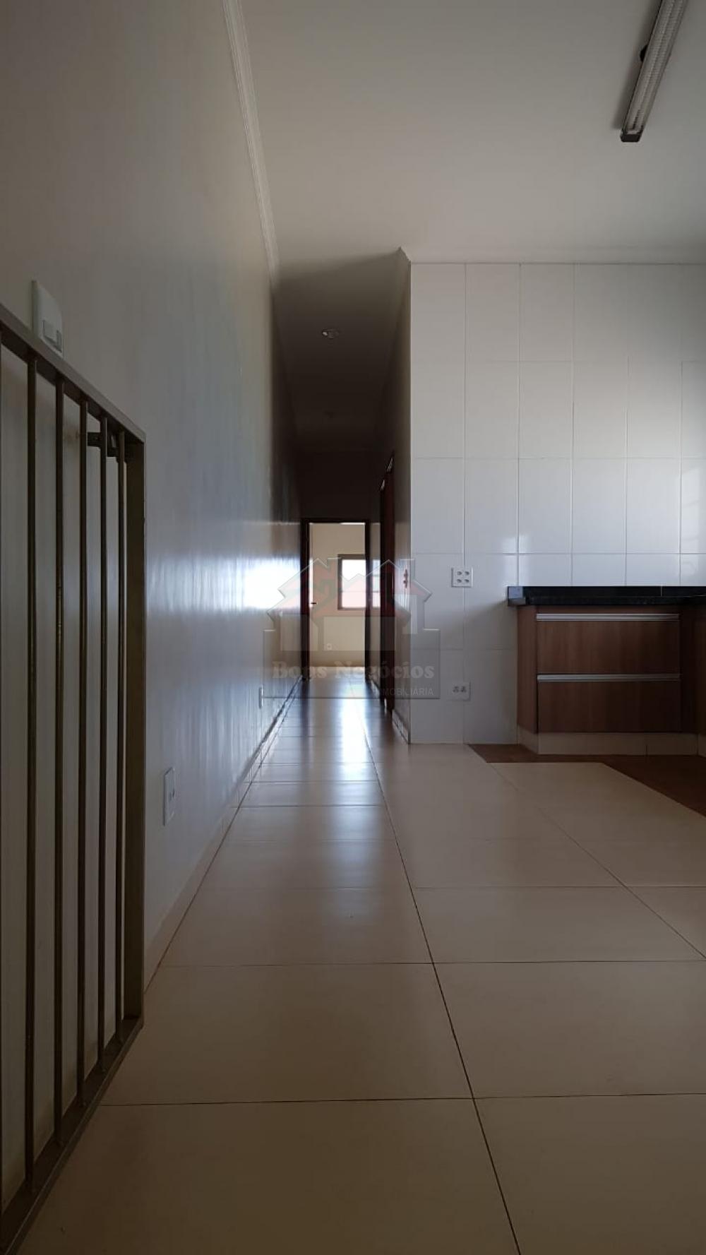 Alugar Casa / Padrão em Ribeirão Preto R$ 1.300,00 - Foto 6