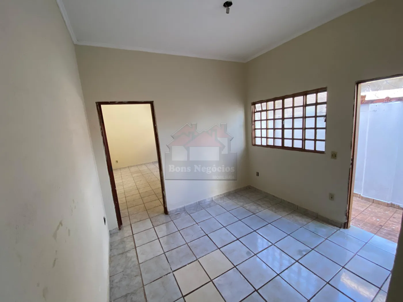 Alugar Casa / Padrão em Ribeirão Preto R$ 1.100,00 - Foto 4