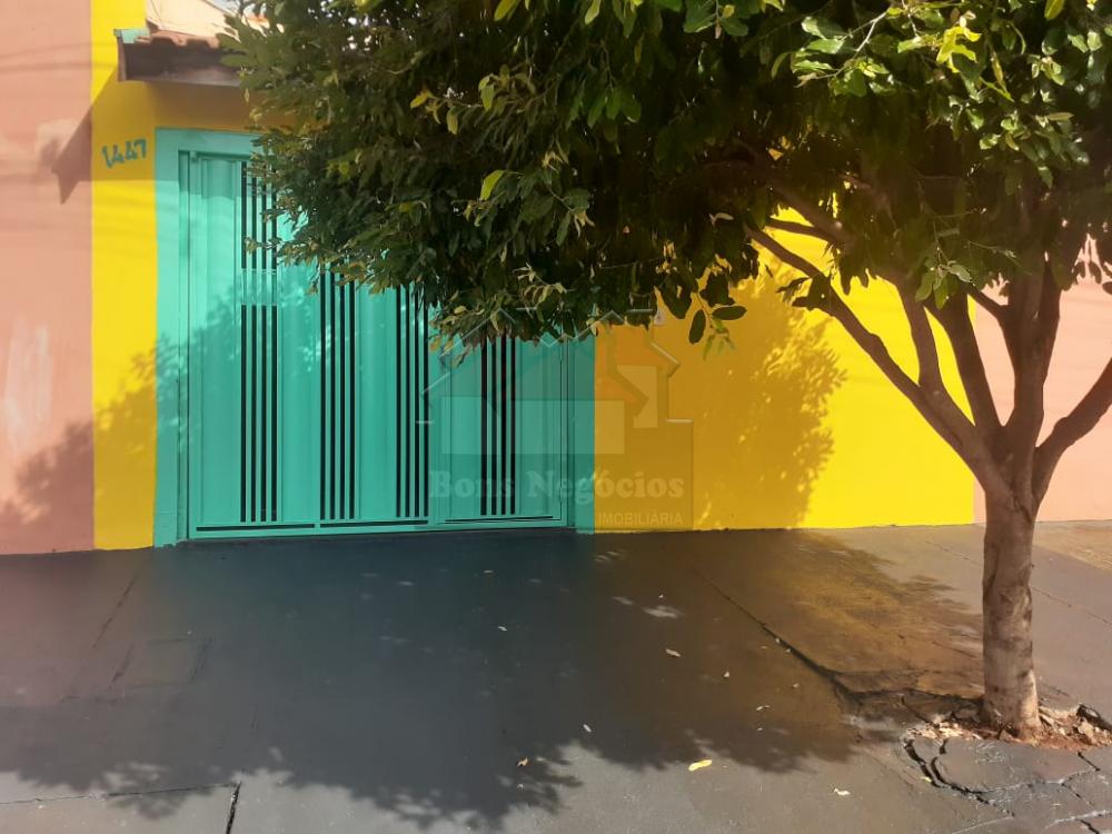 Alugar Casa / Padrão em Ribeirão Preto R$ 750,00 - Foto 1