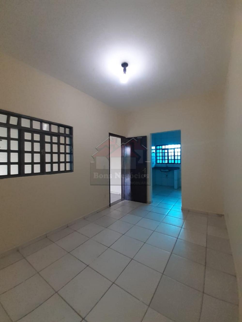 Alugar Casa / Padrão em Ribeirão Preto R$ 750,00 - Foto 5