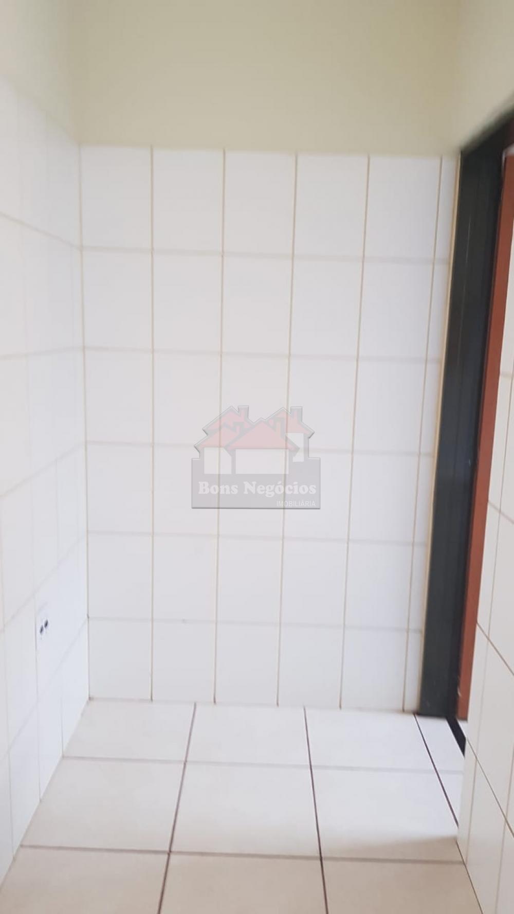 Alugar Casa / Padrão em Ribeirão Preto R$ 650,00 - Foto 4