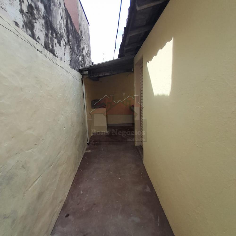 Alugar Casa / Padrão em Ribeirão Preto R$ 800,00 - Foto 4