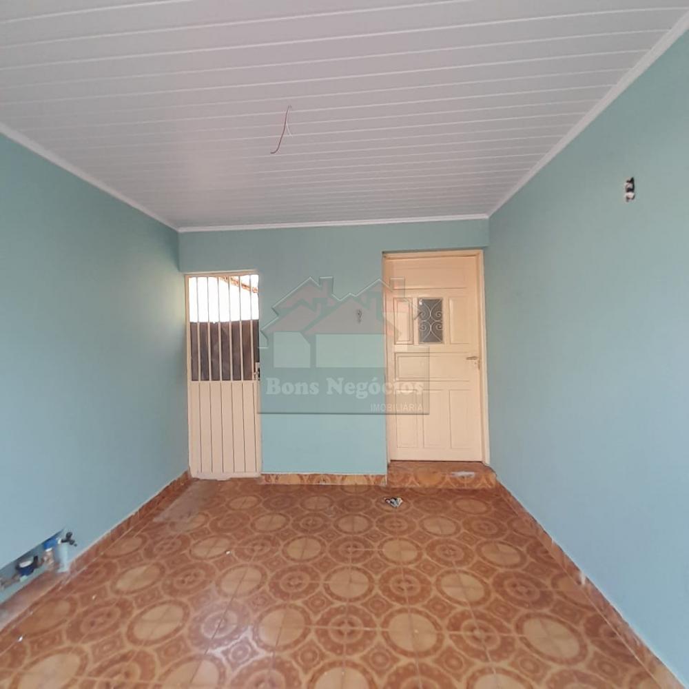 Alugar Casa / Padrão em Ribeirão Preto R$ 800,00 - Foto 1