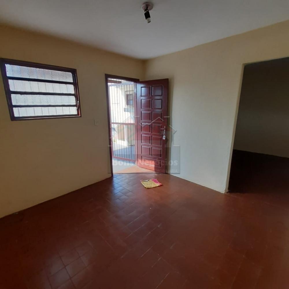 Alugar Casa / Padrão em Ribeirão Preto R$ 600,00 - Foto 8