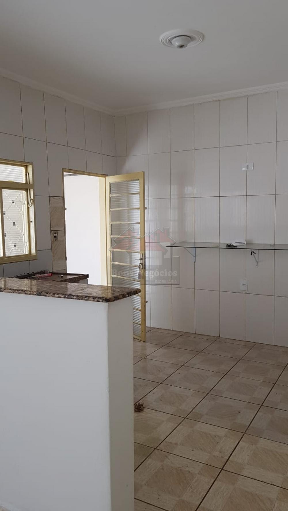 Alugar Casa / Padrão em Ribeirão Preto R$ 850,00 - Foto 9