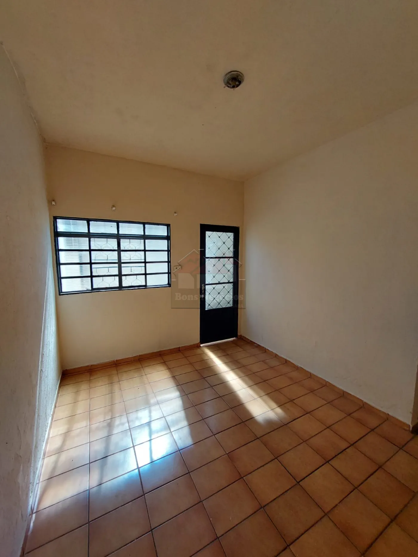 Alugar Casa / Padrão em Ribeirão Preto R$ 700,00 - Foto 3