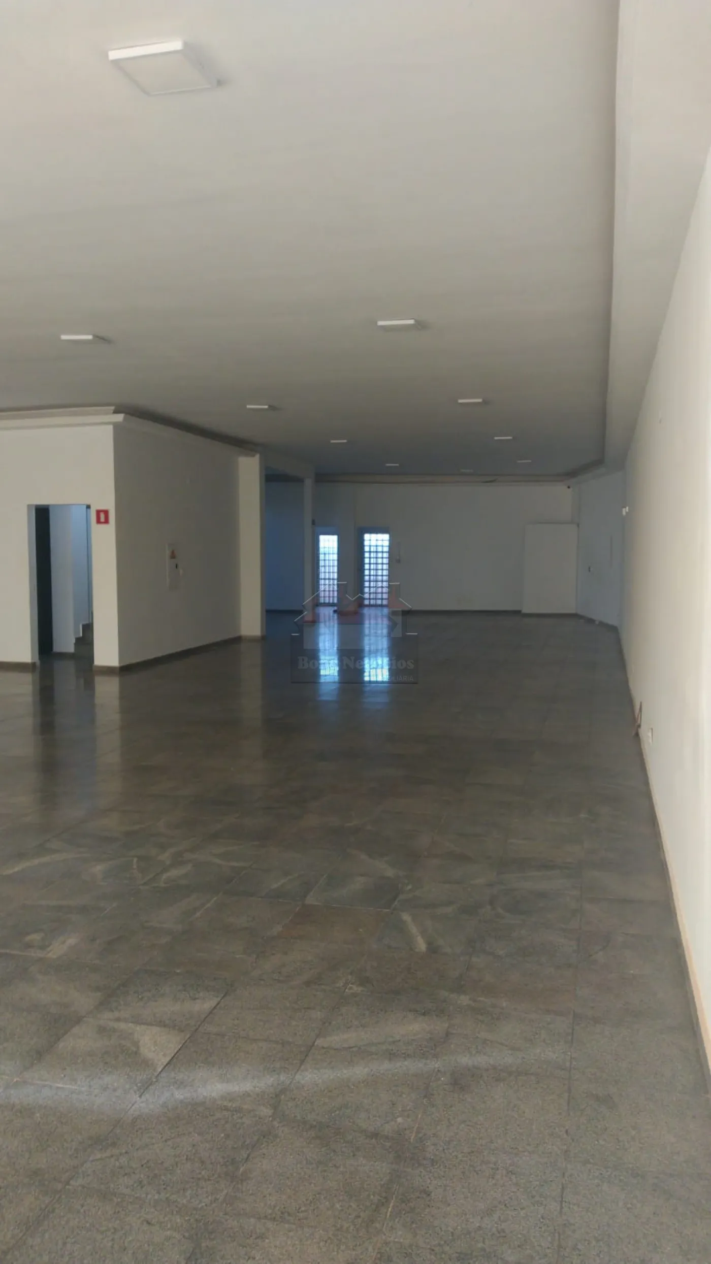 Alugar Comercial / Salão em Ribeirão Preto R$ 18.000,00 - Foto 3