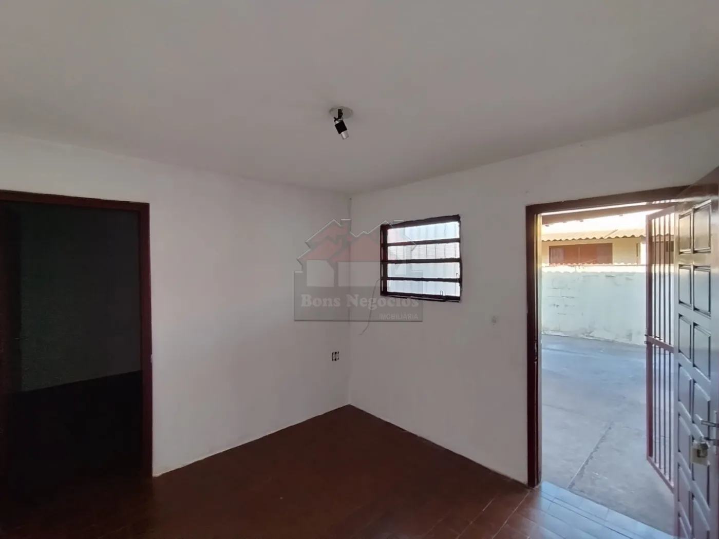 Alugar Casa / Padrão em Ribeirão Preto R$ 600,00 - Foto 4