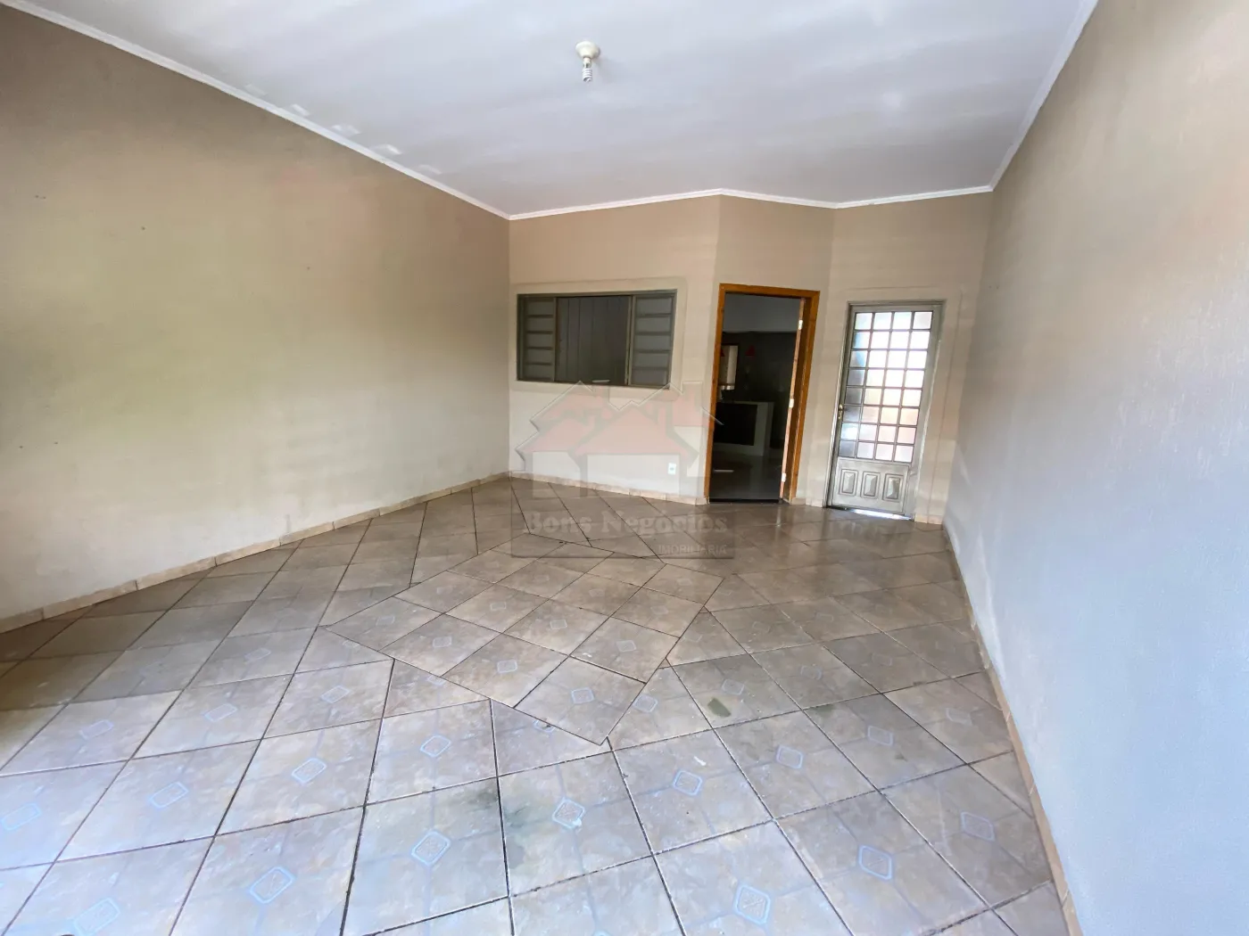 Alugar Casa / Padrão em Ribeirão Preto R$ 1.500,00 - Foto 2