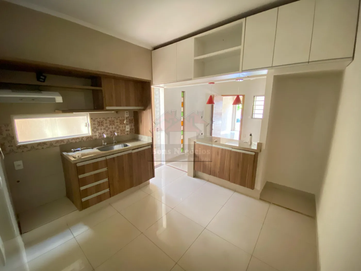 Alugar Casa / Padrão em Ribeirão Preto R$ 1.500,00 - Foto 4