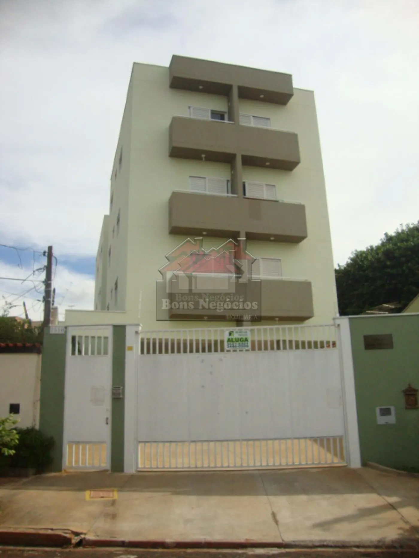 Alugar Apartamento / Padrão em Ribeirão Preto R$ 1.000,00 - Foto 1