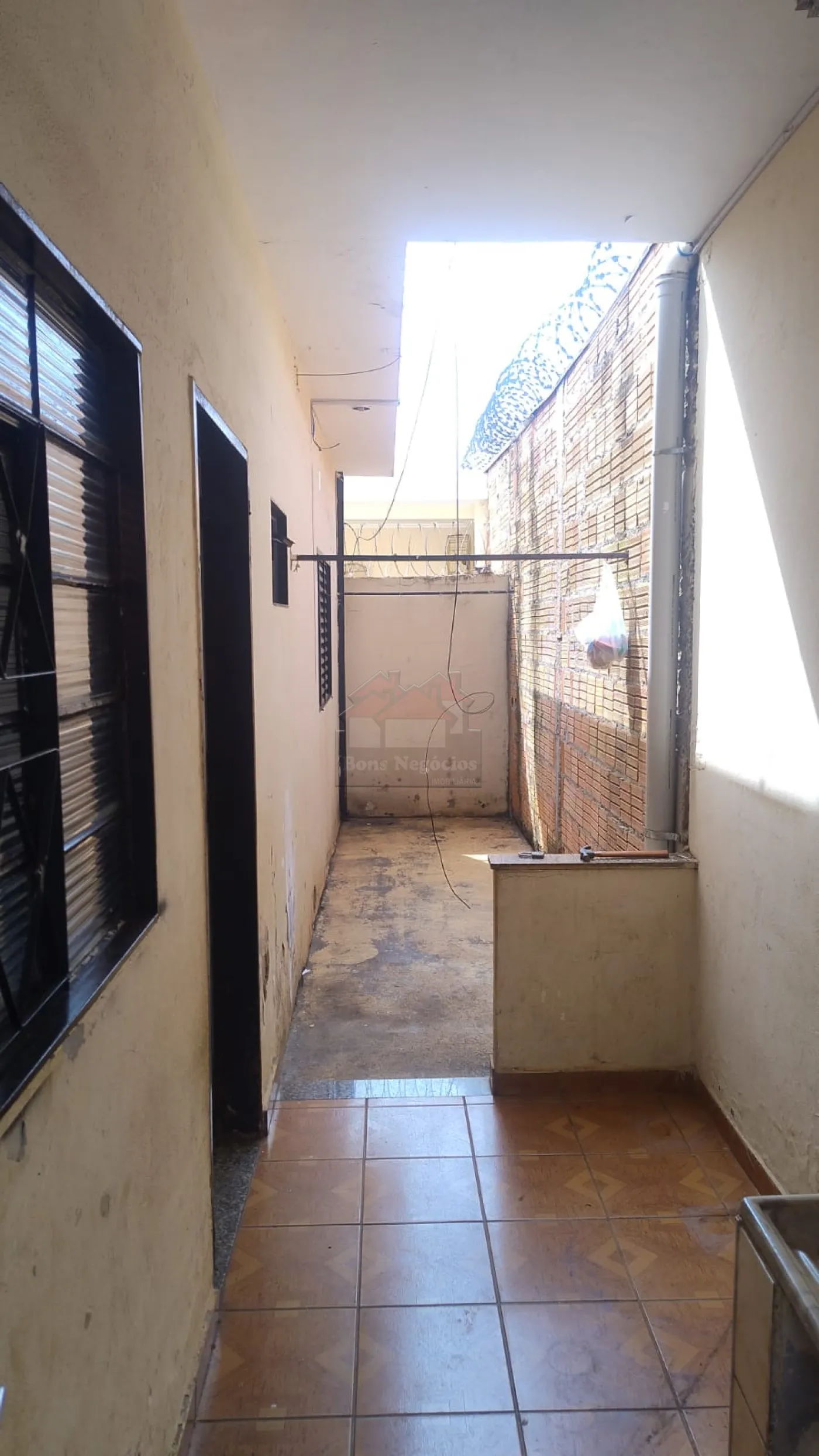 Alugar Casa / Padrão em Ribeirão Preto R$ 650,00 - Foto 5