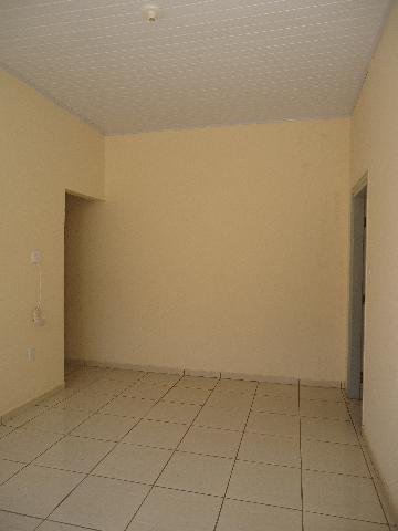 Alugar Casa / Padrão em Ribeirão Preto R$ 750,00 - Foto 3