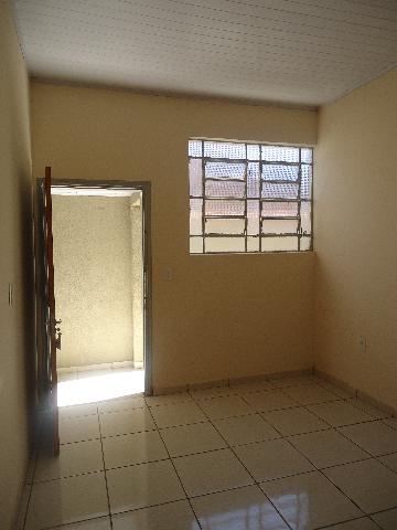 Alugar Casa / Padrão em Ribeirão Preto R$ 750,00 - Foto 4