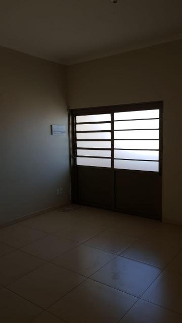 Alugar Casa / Padrão em Ribeirão Preto R$ 1.300,00 - Foto 9