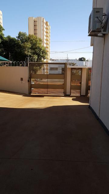 Alugar Apartamento / Padrão sem Condomínio em Ribeirão Preto. apenas R$ 900,00