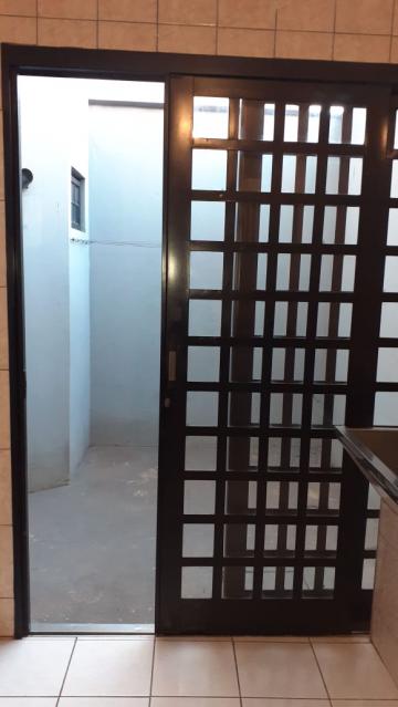 Alugar Apartamento / Padrão sem Condomínio em Ribeirão Preto R$ 700,00 - Foto 12