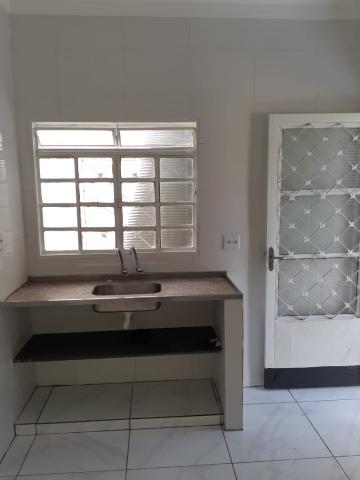 Alugar Casa / Padrão em Ribeirão Preto R$ 850,00 - Foto 8