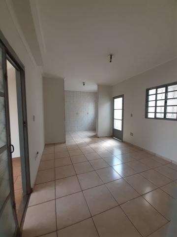 Alugar Casa / Padrão em Ribeirão Preto R$ 900,00 - Foto 3