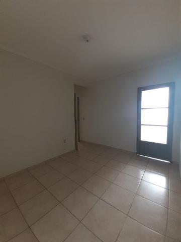 Alugar Casa / Padrão em Ribeirão Preto R$ 900,00 - Foto 6