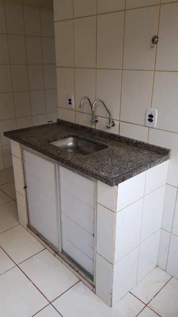 Alugar Casa / Padrão em Ribeirão Preto R$ 650,00 - Foto 6