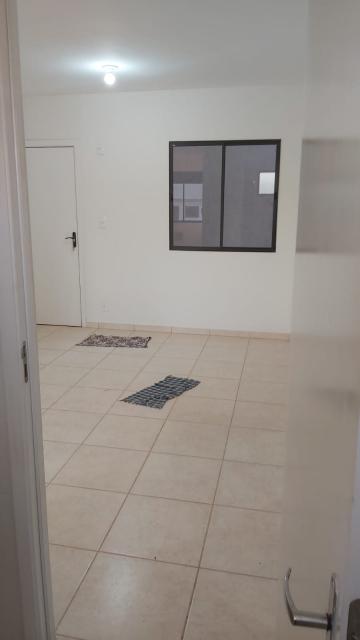 Alugar Apartamento / Padrão em Bonfim Paulista R$ 650,00 - Foto 2