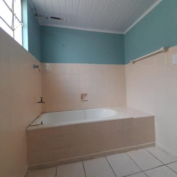 Alugar Casa / Padrão em Ribeirão Preto R$ 800,00 - Foto 11