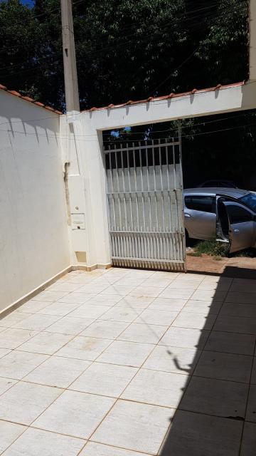 Alugar Casa / Padrão em Ribeirão Preto R$ 750,00 - Foto 2