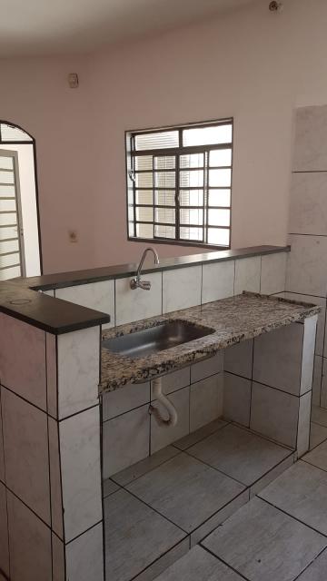 Alugar Casa / Padrão em Ribeirão Preto R$ 750,00 - Foto 7