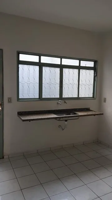 Alugar Casa / Padrão em Ribeirão Preto R$ 750,00 - Foto 9