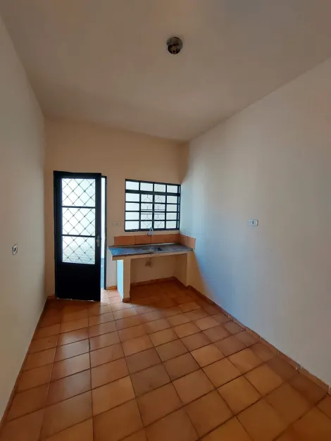 Alugar Casa / Padrão em Ribeirão Preto R$ 700,00 - Foto 4