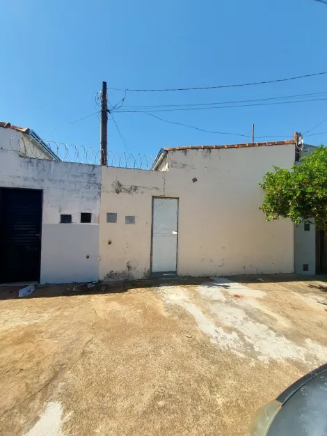 Casa / Padrão em Ribeirão Preto Alugar por R$700,00