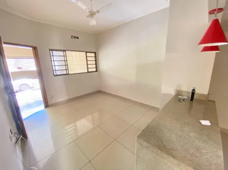 Alugar Casa / Padrão em Ribeirão Preto R$ 1.500,00 - Foto 3