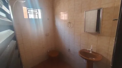 Alugar Casa / Padrão em Ribeirão Preto R$ 650,00 - Foto 4